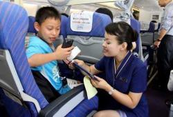 13岁小孩坐飞机无人陪伴该怎样办理(如何申请儿童无陪乘机服务证明)
